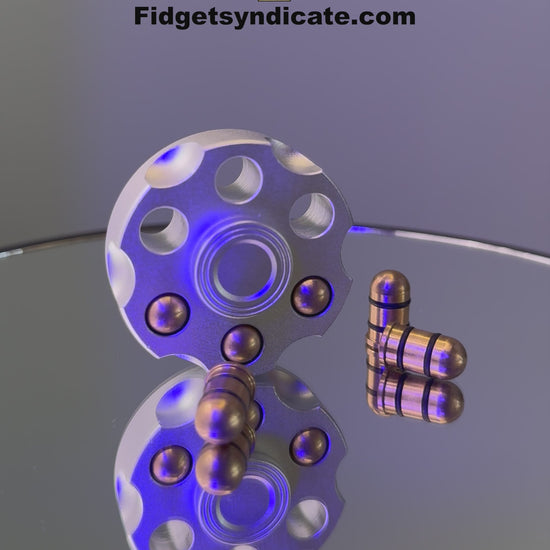 360-degree video demonstrating the spinner's smooth spin and customizable configuration.