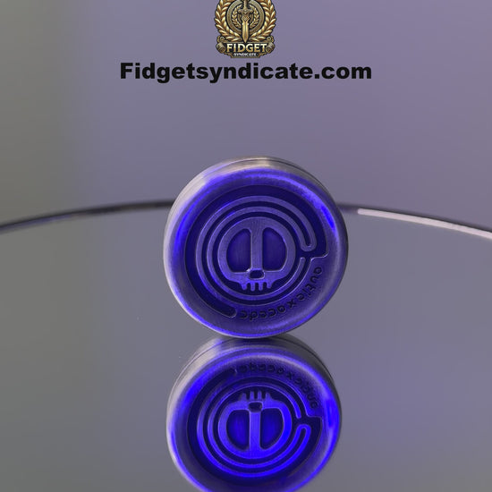 Animated 360-degree view showing the Skull Coin transitioning smoothly between collapsed and expanded modes.
