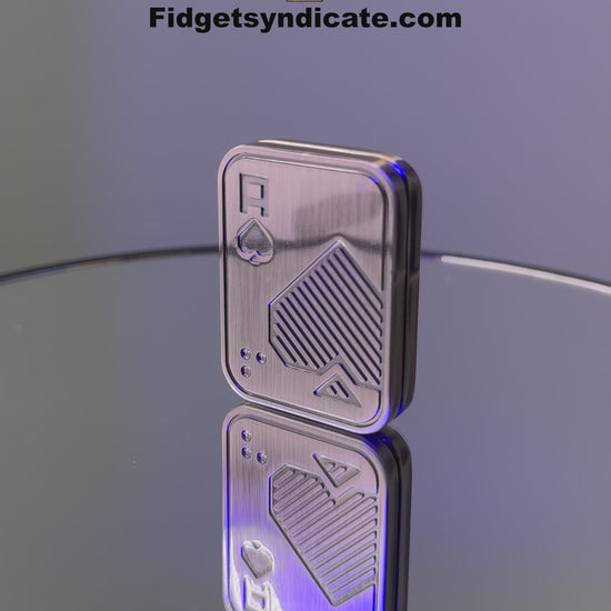 360-degree rotating video of the Ace Poker Card Fidget Toy displaying both motion modes in action.